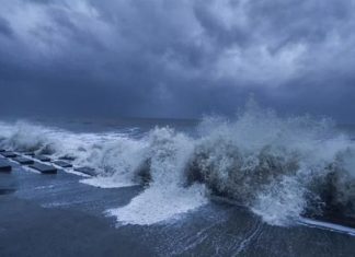 കള്ളക്കടലിന് സാധ്യത; ബീച്ചിലേക്കുള്ള യാത്രകൾ ഒഴിവാക്കണം; കേരളാ തീരത്ത് മുന്നറിയിപ്പ്