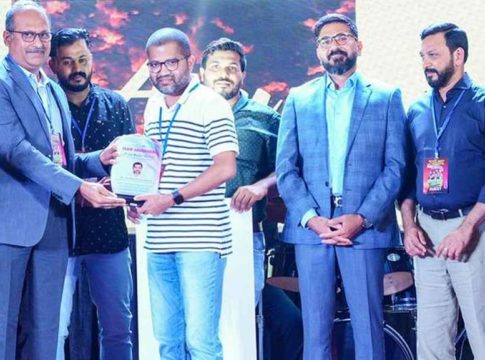 First Abudhabinz Media Award goes to Rashid Poomadam