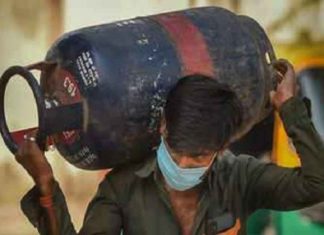 Commercial gas price slashed by Rs 94; Household prices remain unchanged