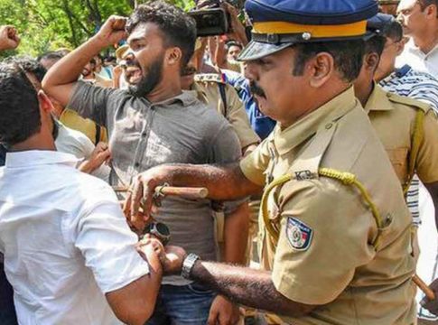 Hostel set on fire in Cusat; Five students were injured