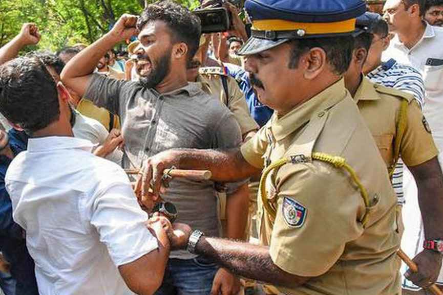 Hostel set on fire in Cusat; Five students were injured Hostel set on fire in Cusat; Five students were injured