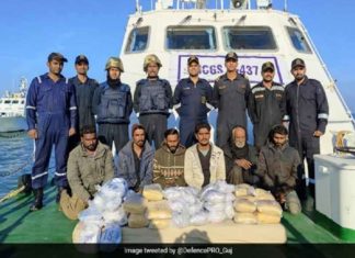 Pak boat caught with 350 crore Drug in Gujarat