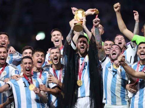 lionel messi with qatar world cup 2022