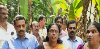 ബന്ധുക്കൾ ഭൂമി നൽകിയില്ല ; ശവം സംസ്കരിക്കാൻ സ്ഥലം നൽകി അയൽവാസി The relatives did not give away the land; Neighbor gave his own place for cremation