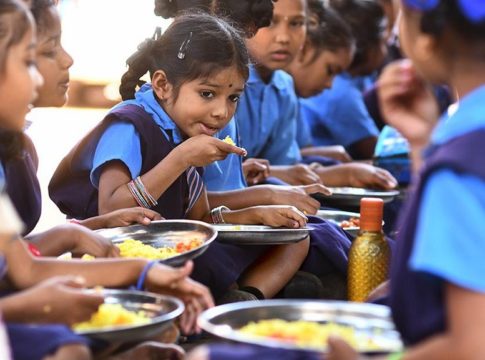 controversial order of School noon meal scheme