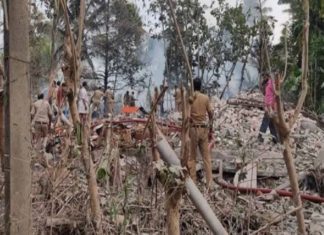 Massive explosion at varapuzha firecrackers; One dead, 7 injured