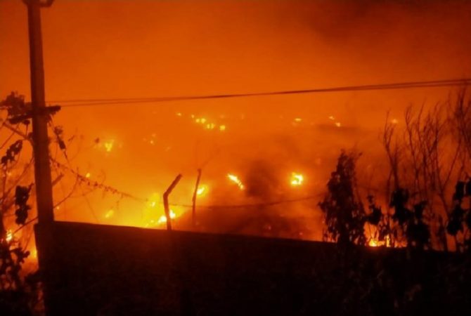 ഓമശ്ശേരിയിൽ ആക്രി കൂമ്പാരങ്ങൾക്ക് തീപിടിച്ചു; സ്ഥലത്ത് വൻ അഗ്നിബാധ fire