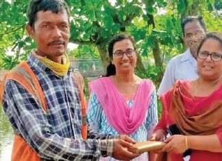 പണമടങ്ങിയ പേഴ്സ് കളഞ്ഞുകിട്ടി; ഉടമയ്ക്ക് തിരിച്ചു നൽകി ഇതരസംസ്ഥാന തൊഴിലാളി shubha vartha