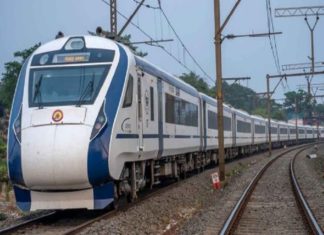 വന്ദേഭാരത് എക്സ്പ്രസ് ഇടിച്ച് വയോധികന് ദാരുണാന്ത്യം Vande Bharat