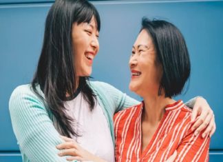 മാതാപിതാക്കളെ നോക്കാൻ ജോലി രാജിവെച്ചു; മാസം 46,000 രൂപ മകൾക്ക് നൽകും women news