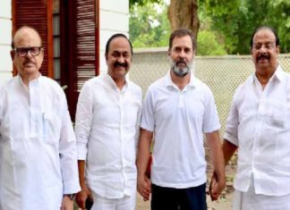 rahul gandhi with k sudhakaran and vd satheeshan