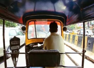 കളഞ്ഞുകിട്ടിയ സ്വർണമാല തിരികെ നൽകി മാതൃകയായി ഓട്ടോ ഡ്രൈവർ auto driver honest