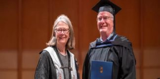 71ആം വയസിൽ ബിരുദം നേടി ആർതർ റോസ്; പൂർത്തിയാക്കിയത് 54 വർഷം കൊണ്ട് Arthur Ross