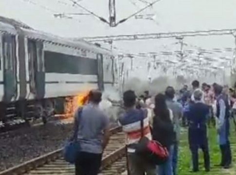 Fire breaks out in Vandebharat Express train