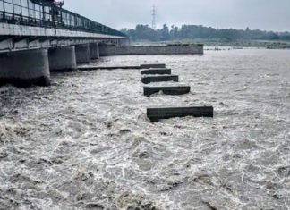 flood in delhi-yamuna river