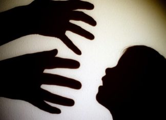 മുത്തശ്ശിക്കൊപ്പം ഉറങ്ങിക്കിടന്ന പെൺകുട്ടിയെ തട്ടിക്കൊണ്ടുപോയി പീഡിപ്പിച്ചു; നില ഗുരുതരം child attack