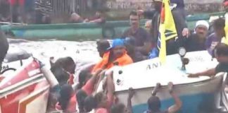 ചമ്പക്കുളത്ത് വനിതകൾ തുഴഞ്ഞ വള്ളം മറിഞ്ഞു; മുഴുവൻ പേരെയും രക്ഷപ്പെടുത്തി Boat rowed by women overturned in Champakulam