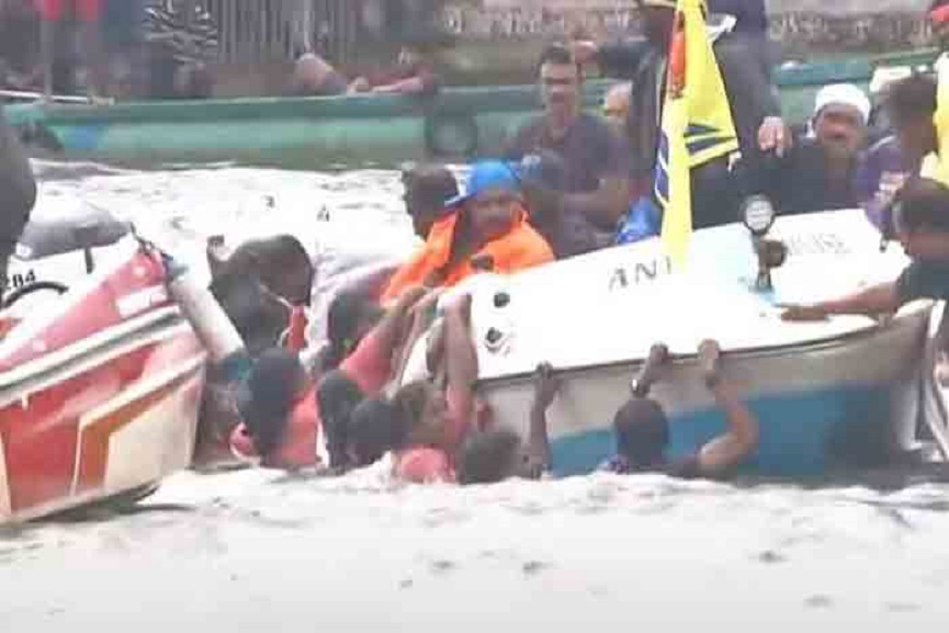 Boat rowed by women overturned in Champakulam Boat rowed by women overturned in Champakulam
