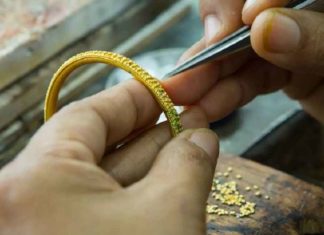 സ്വര്ണ വില കുത്തനെ താഴോട്ട് Business News _ Gold prices down