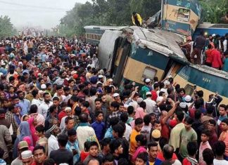 ബംഗ്ളാദേശിൽ രണ്ടു ട്രെയിനുകൾ കൂട്ടിയിടിച്ചു അപകടം; 15 മരണം- നിരവധിപ്പേർക്ക് പരിക്ക് Two trains collided