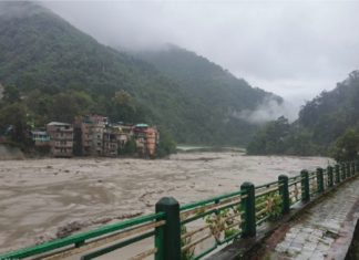 സിക്കിമിൽ മിന്നൽ പ്രളയം; 23 സൈനികരെ കാണാതായി- രക്ഷാപ്രവർത്തനം തുടങ്ങി Flash flood in Sikkim 23 Soldiers Missing
