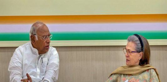 kharge-sonia-gandhi