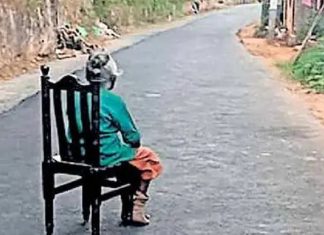 പെൻഷൻ മുടങ്ങി; റോഡിൽ കുത്തിയിരുന്ന് പ്രതിഷേധിച്ച് 90കാരി- കരുത്തുറ്റ പോരാട്ടം Ponnamma