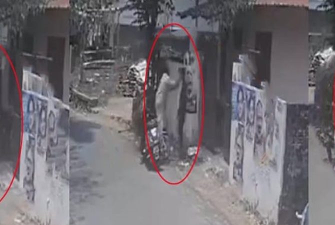 പോസ്റ്ററിൽ ചാരിനിന്ന 14 കാരനെ മർദ്ദിച്ചു; ബിജെപി നേതാവിനെതിരെ കേസെടുക്കും bjp leader assault a boy