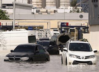 പ്രളയത്തിൽ മുങ്ങി ഗൾഫ് രാജ്യങ്ങൾ; കോടികളുടെ നഷ്ടം floods caused by heavy rains in Dubai