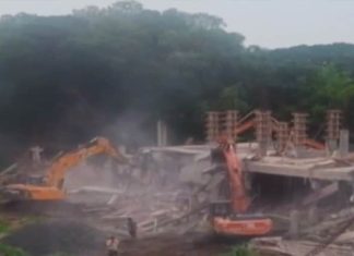 demolishes ysr congress office