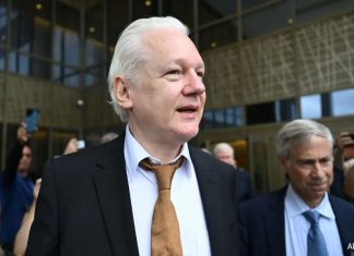 เดเตเดฒเดฟเดฏเตป เด
เดธเดพเตปเดเดฟเดจเต เดธเตเดตเดคเดจเตเดคเตเดฐเดจเดพเดเตเดเดฟ เดฏเตเดเดธเต เดเตเดเดคเดฟ; เดเตปเดฎเดจเดพเดเตเดเดฟเดฒเตเดเตเดเต เดฎเดเดเตเดเดพเด Julian Assange