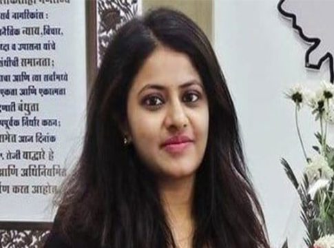 ഐഎഎസ് ഉദ്യോഗസ്ഥ പൂജ ഖേദ്കറിന് 22 കോടിയുടെ സ്വത്ത്; വരുമാനം 42 ലക്ഷം Pooja Khedkar