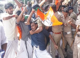 നവീൻ ബാബുവിന്റെ മരണം; കളക്ടർക്കെതിരെ പ്രതിഷേധം- മാർച്ച് തടഞ്ഞ് പോലീസ് protest in kannur collectorate