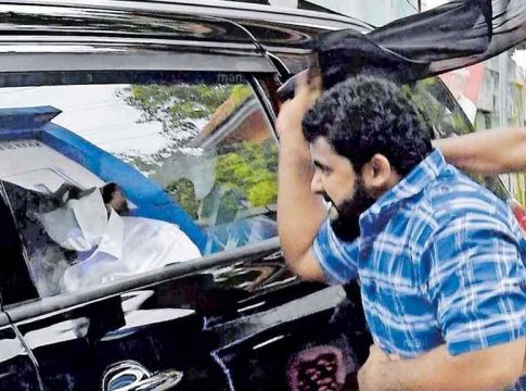 Black flag protest against the Chief Minister is not an insult