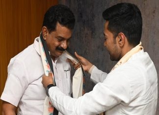 അൻവർ ഇനി തൃണമൂലിനൊപ്പം; അംഗത്വം സ്വീകരിച്ചു- നാല് എംഎൽഎമാർ കൂടി വരുമെന്ന് വാഗ്ദാനം PV Anvar Joins Trinamool Congress