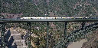 Chenab Bridge-vande bharat