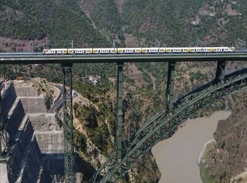 Chenab Bridge-vande bharat