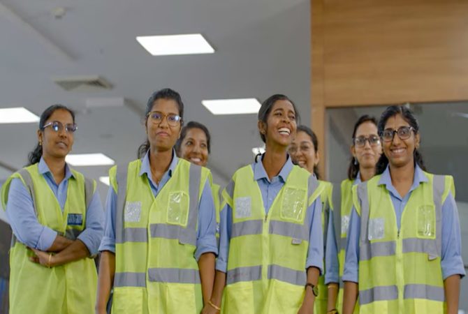 vizhinjam port womens crane operation