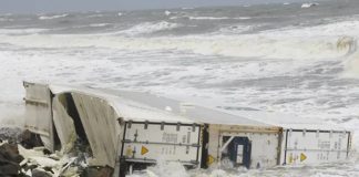 കണ്ടെയ്നറുകൾ തിരുവനന്തപുരം തീരത്തേക്കും; തകർന്ന നിലയിൽ, ജാഗ്രതാ നിർദ്ദേശം Kochi Ship Accident