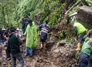 സിക്കിമിൽ മണ്ണിടിച്ചിൽ; സൈനിക ക്യാമ്പ് തകർന്ന് മൂന്നുമരണം- ആറുപേരെ കാണാതായി landslide in sikkim