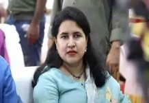 വീണാ വിജയന്റെ ഫോൺ പരിശോധന നിർണായകം; ബാങ്ക് അക്കൗണ്ടുകൾ മരവിപ്പിച്ചു Veena Vijayan