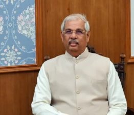 വന്ദേമാതരം മുഴുവൻ ആലപിക്കണമെന്ന് നിർദ്ദേശിച്ചിട്ടില്ല; വിശദീകരിച്ച് ലോക്ഭവൻ Kerala Governor