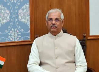 വന്ദേമാതരം മുഴുവൻ ആലപിക്കണമെന്ന് നിർദ്ദേശിച്ചിട്ടില്ല; വിശദീകരിച്ച് ലോക്ഭവൻ Kerala Governor