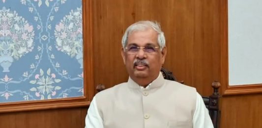 വന്ദേമാതരം മുഴുവൻ ആലപിക്കണമെന്ന് നിർദ്ദേശിച്ചിട്ടില്ല; വിശദീകരിച്ച് ലോക്ഭവൻ Kerala Governor