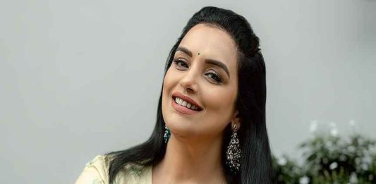 അമ്മ അഡ്ഹോക് കമ്മിറ്റിക്ക് വിലക്ക്; ശ്വേത മേനോൻ പ്രസിഡണ്ടായ കമ്മിറ്റിക്ക് തുടരാം Shwetha Menon