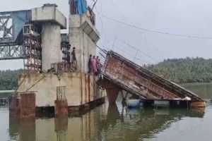 bridge collapse in koyilandi