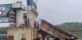 bridge collapse in koyilandi