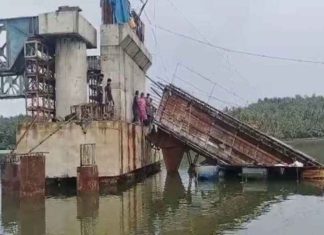 bridge collapse in koyilandi