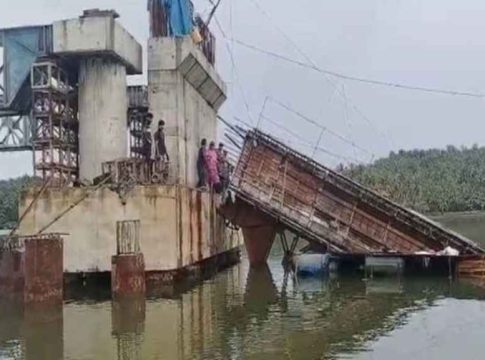 bridge collapse in koyilandi