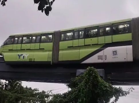 Mumbai Monorail stuck